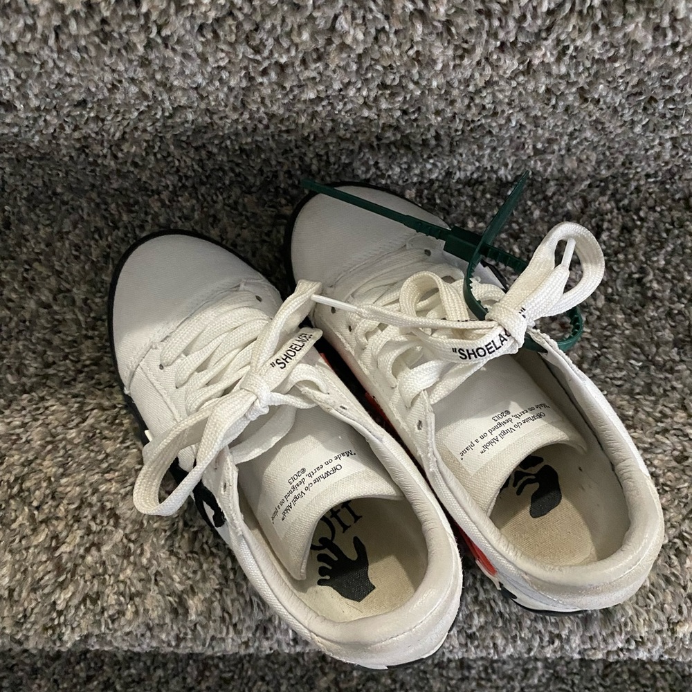 Off white shoes Size:35/5